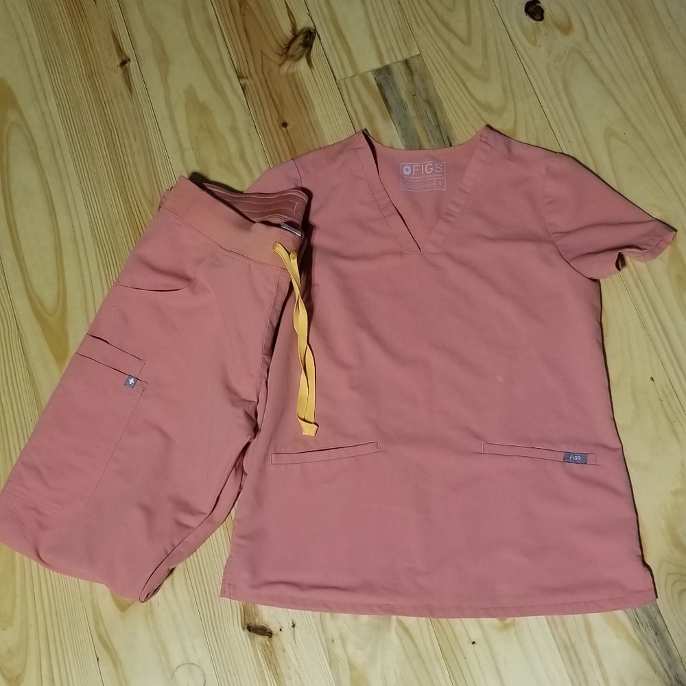 OG Figs Coral scrub set